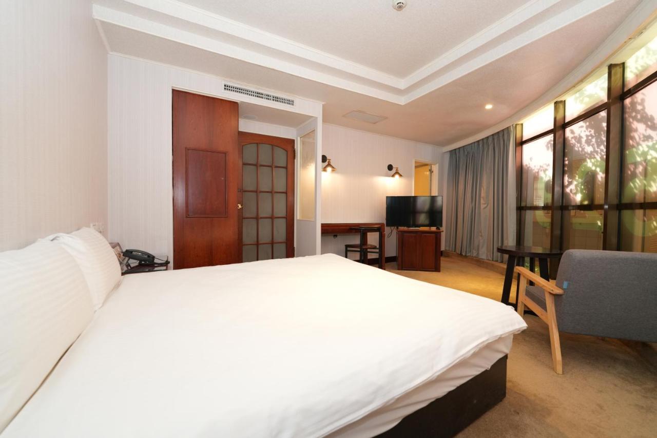 Meworld Hotel - Sanchong Taipei Eksteriør bilde